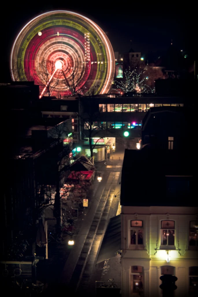 Reuzerad bij nacht